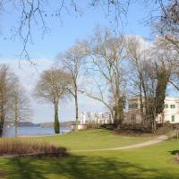 Blick vom Pleasureground auf das Casino und die Havel. © N. A. Klöhn