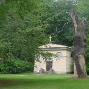 Malerische Baumruine im Schlosspark Ludwigslust © I. Kowarik