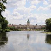 Schlossgarten Charlottenburg - Wasser als Spiegelfl&auml;che &copy; N. A. Kl&ouml;hn