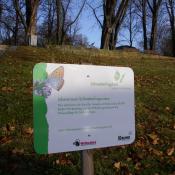 Informationstafel des BUND &uuml;ber das Schmetterlingswiesenprojekt &copy; A. Hindersin