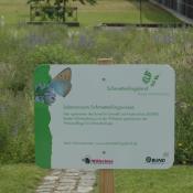 Informationstafel des BUND über das Schmetterlingswiesenprojekt © BUND Baden-Württemberg