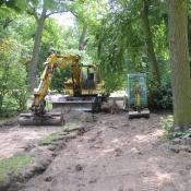 Rekonstruktion eines historischen Weges - Gefährdung der angrenzend stehenden Altbäume© A. von Lührte